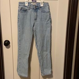 light wash high high waisted mom jeans